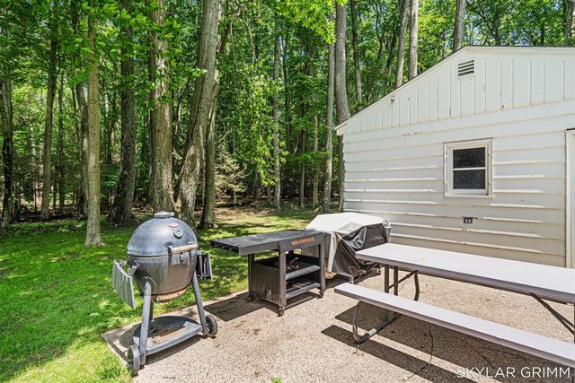 2121 N Scenic Drive, Muskegon, MI 49445