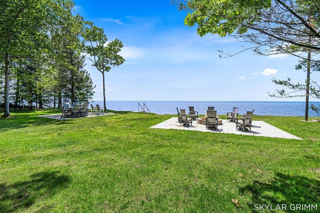 2121 N Scenic Drive, Muskegon, MI 49445