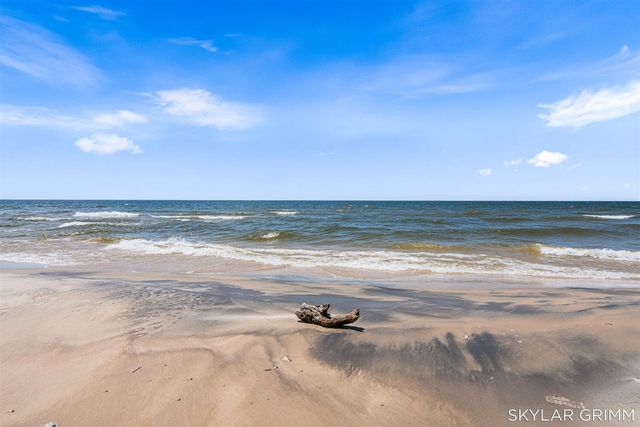 2121 N Scenic Drive, Muskegon, MI 49445