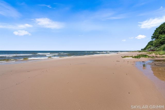 2121 N Scenic Drive, Muskegon, MI 49445