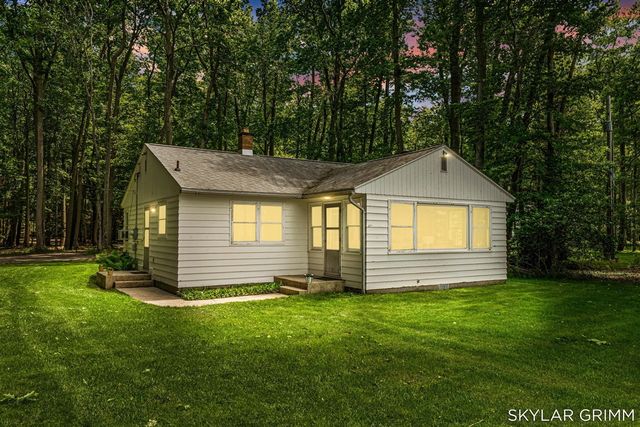 2121 N Scenic Drive, Muskegon, MI 49445