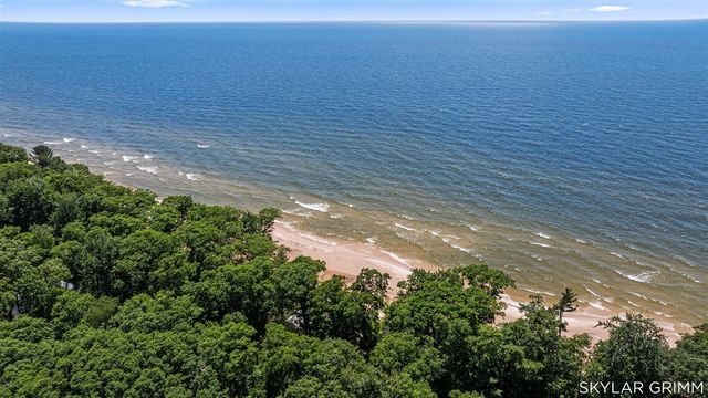 2121 N Scenic Drive, Muskegon, MI 49445