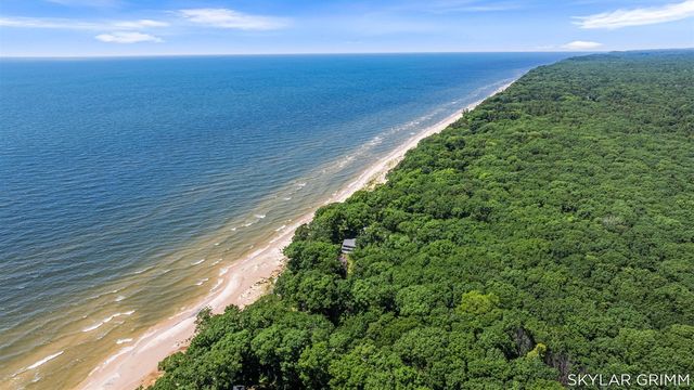 2121 N Scenic Drive, Muskegon, MI 49445