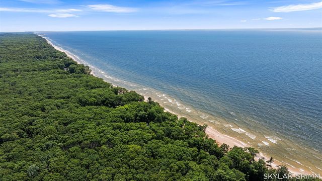 2121 N Scenic Drive, Muskegon, MI 49445