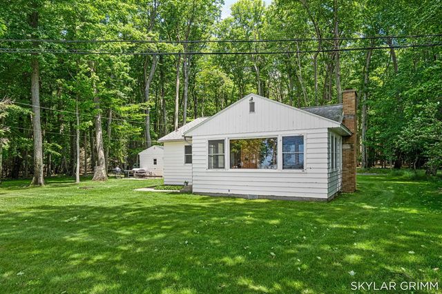 2121 N Scenic Drive, Muskegon, MI 49445