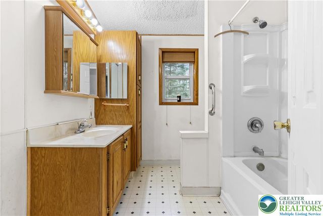 131 Cold Spring Drive, Penn Forest Twp, PA 18229