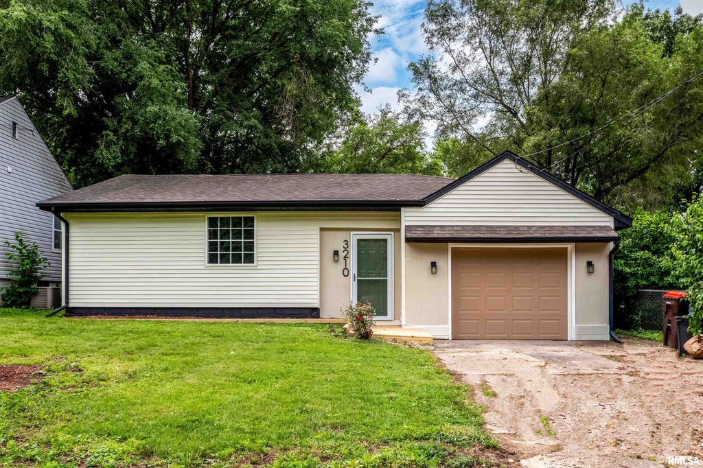 3210 W GREENWOOD Place, Peoria, IL 61614