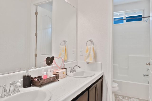 1714 Graybark Avenue, Clovis, CA 93619