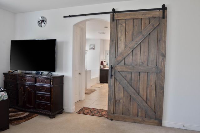 1714 Graybark Avenue, Clovis, CA 93619