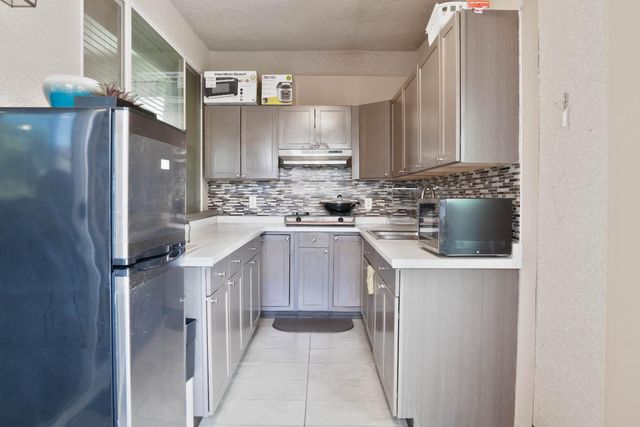 1714 Graybark Avenue, Clovis, CA 93619