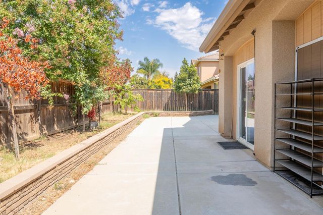 1714 Graybark Avenue, Clovis, CA 93619