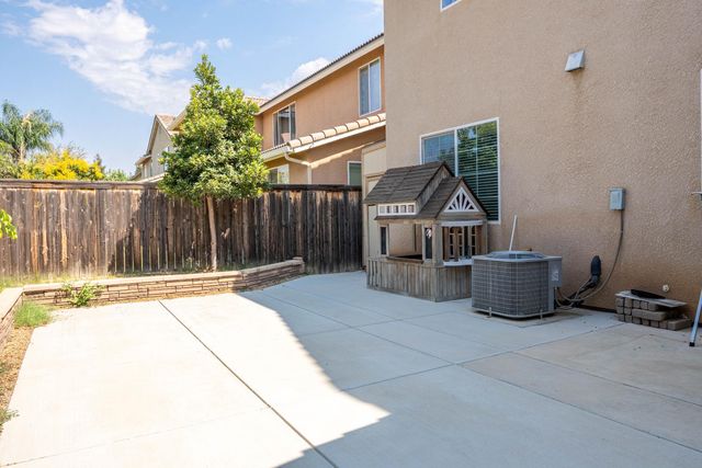 1714 Graybark Avenue, Clovis, CA 93619