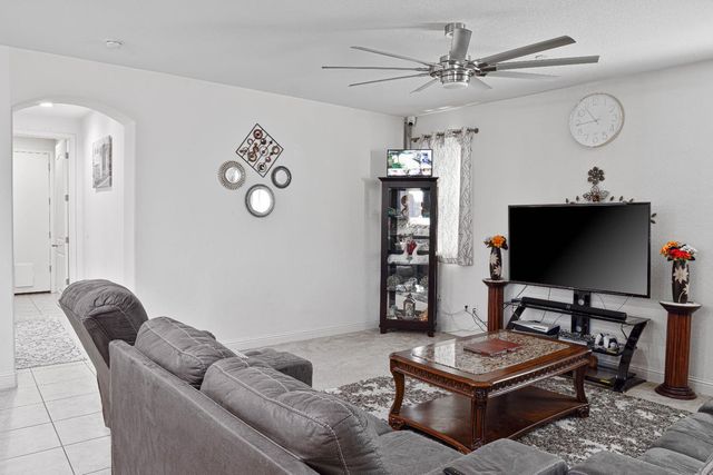 1714 Graybark Avenue, Clovis, CA 93619