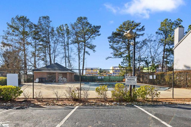 102 S Hamlet Court, Moore, SC 29369