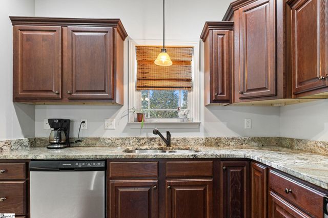 102 S Hamlet Court, Moore, SC 29369