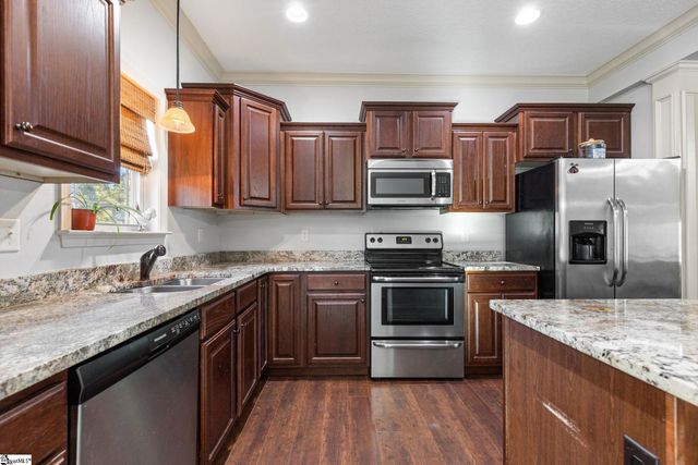 102 S Hamlet Court, Moore, SC 29369