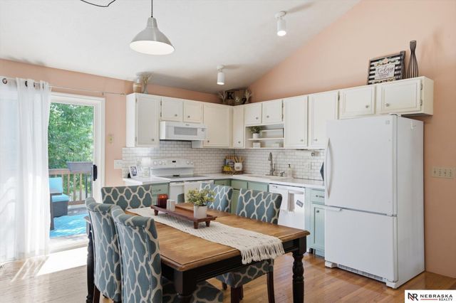 6103 S 77 Street, Omaha, NE 68127