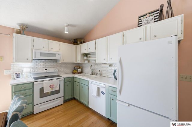 6103 S 77 Street, Omaha, NE 68127