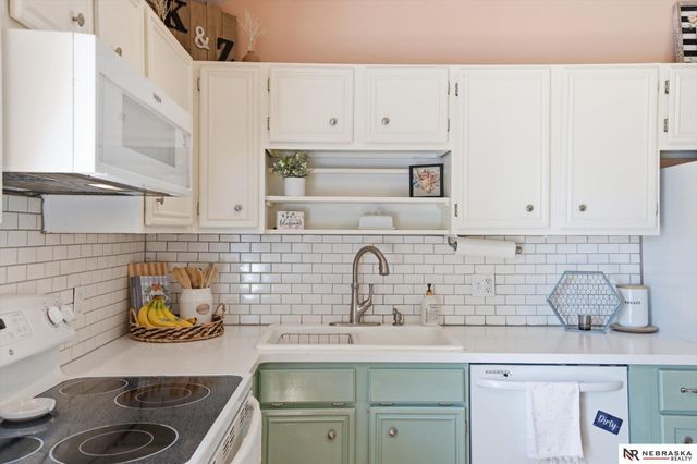 6103 S 77 Street, Omaha, NE 68127