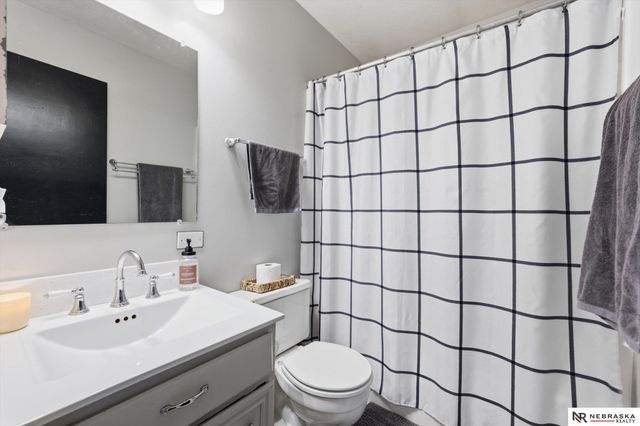 6103 S 77 Street, Omaha, NE 68127