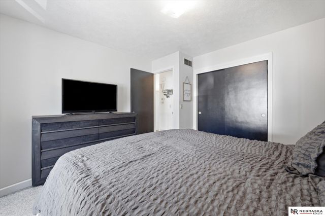 6103 S 77 Street, Omaha, NE 68127