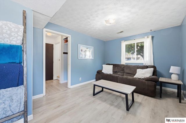 6103 S 77 Street, Omaha, NE 68127