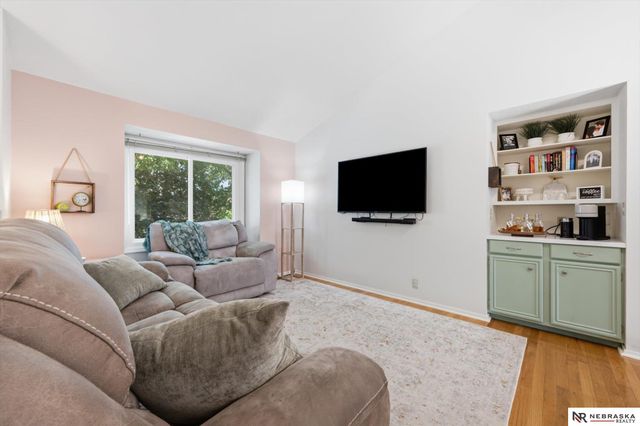 6103 S 77 Street, Omaha, NE 68127