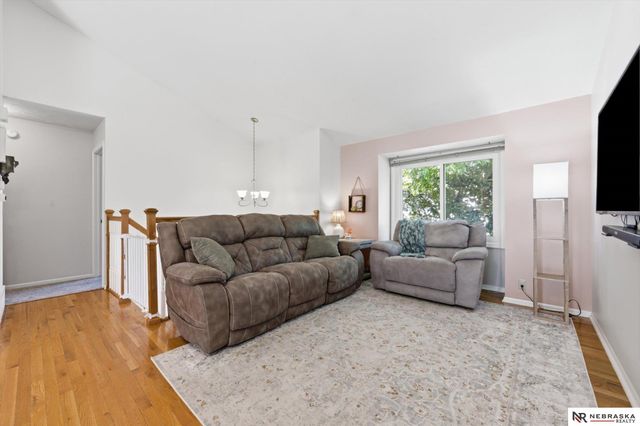 6103 S 77 Street, Omaha, NE 68127