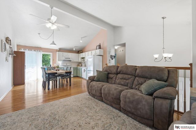 6103 S 77 Street, Omaha, NE 68127