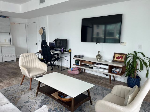 650 NE 32nd St 608, Miami, FL 33137