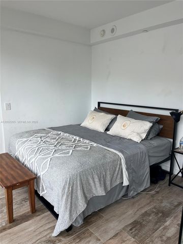 650 NE 32nd St 608, Miami, FL 33137