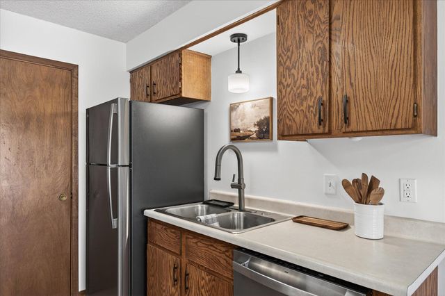 4372 Buckingham Court, Vadnais Heights, MN 55127