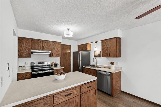 4372 Buckingham Court, Vadnais Heights, MN 55127