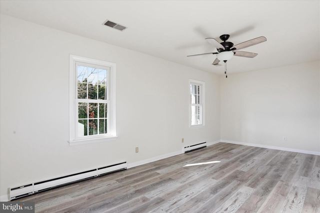 19022 LONGMEADOW RD, Hagerstown, MD 21742