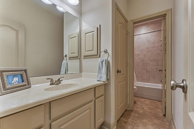 42 Carlyle Place, The Woodlands, TX 77382
