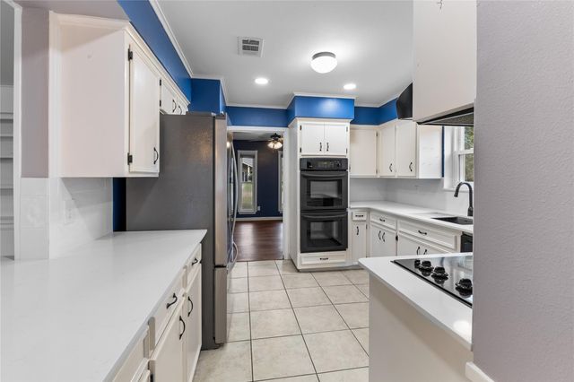 4019 Long Grove Drive, Taylor Lake Village, TX 77586