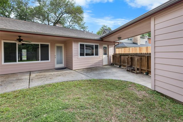 4019 Long Grove Drive, Taylor Lake Village, TX 77586