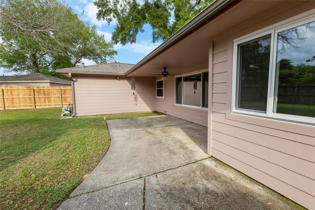 4019 Long Grove Drive, Taylor Lake Village, TX 77586