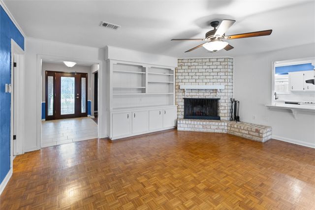 4019 Long Grove Drive, Taylor Lake Village, TX 77586