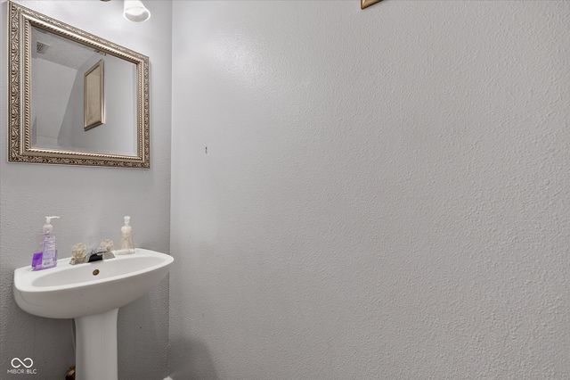 8422 Weathervane Court, Indianapolis, IN 46239