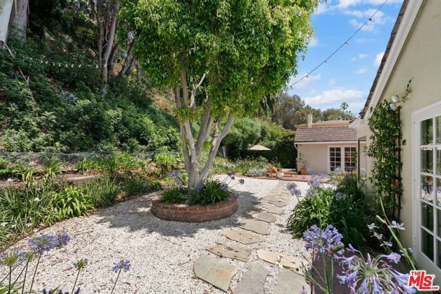 1401 Jonesboro Drive, Los Angeles, CA 90049