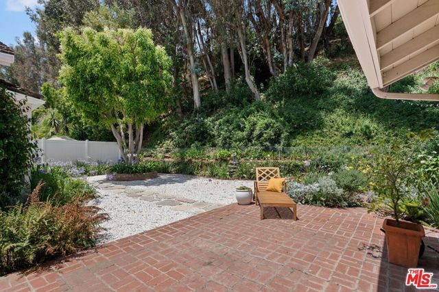 1401 Jonesboro Drive, Los Angeles, CA 90049