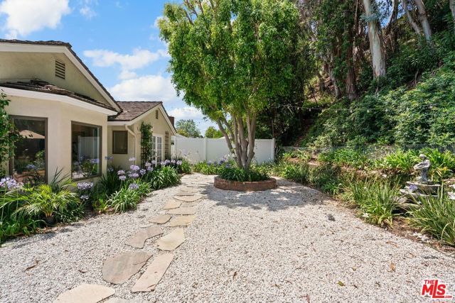 1401 Jonesboro Drive, Los Angeles, CA 90049