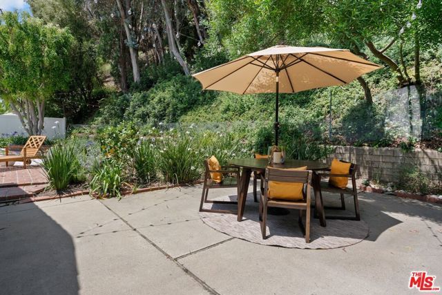 1401 Jonesboro Drive, Los Angeles, CA 90049