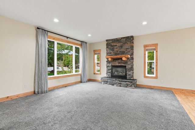 8322 W Cross Cut Rd, Deer Park, WA 99006