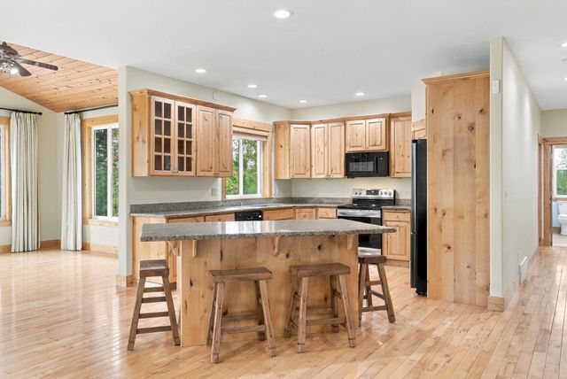 8322 W Cross Cut Rd, Deer Park, WA 99006