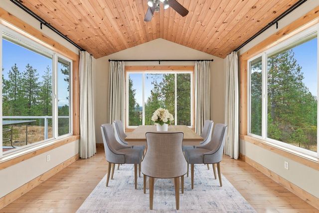 8322 W Cross Cut Rd, Deer Park, WA 99006