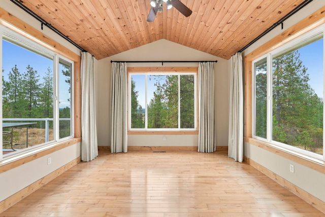 8322 W Cross Cut Rd, Deer Park, WA 99006