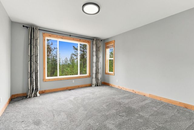 8322 W Cross Cut Rd, Deer Park, WA 99006