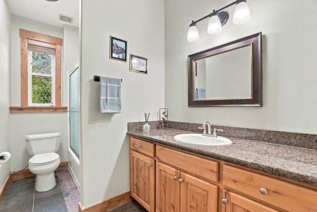 8322 W Cross Cut Rd, Deer Park, WA 99006